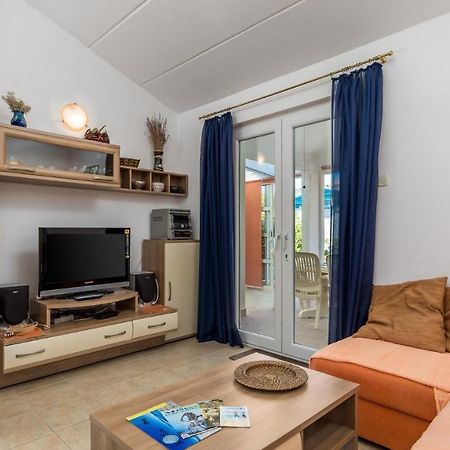 Rona Apartment Aurora Novalja Extérieur photo