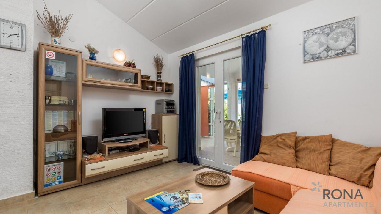 Rona Apartment Aurora Novalja Extérieur photo