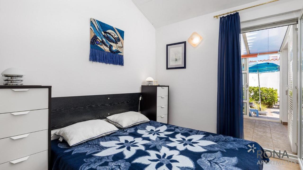 Rona Apartment Aurora Novalja Extérieur photo