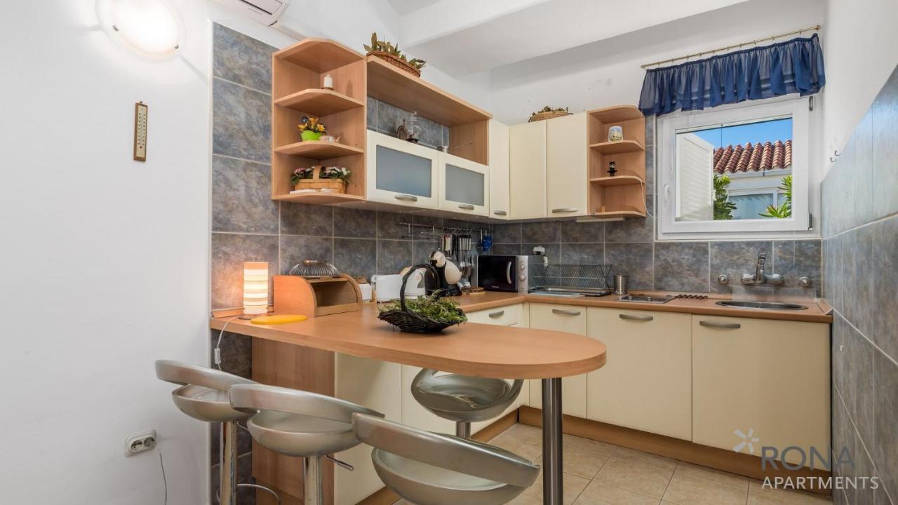 Rona Apartment Aurora Novalja Extérieur photo