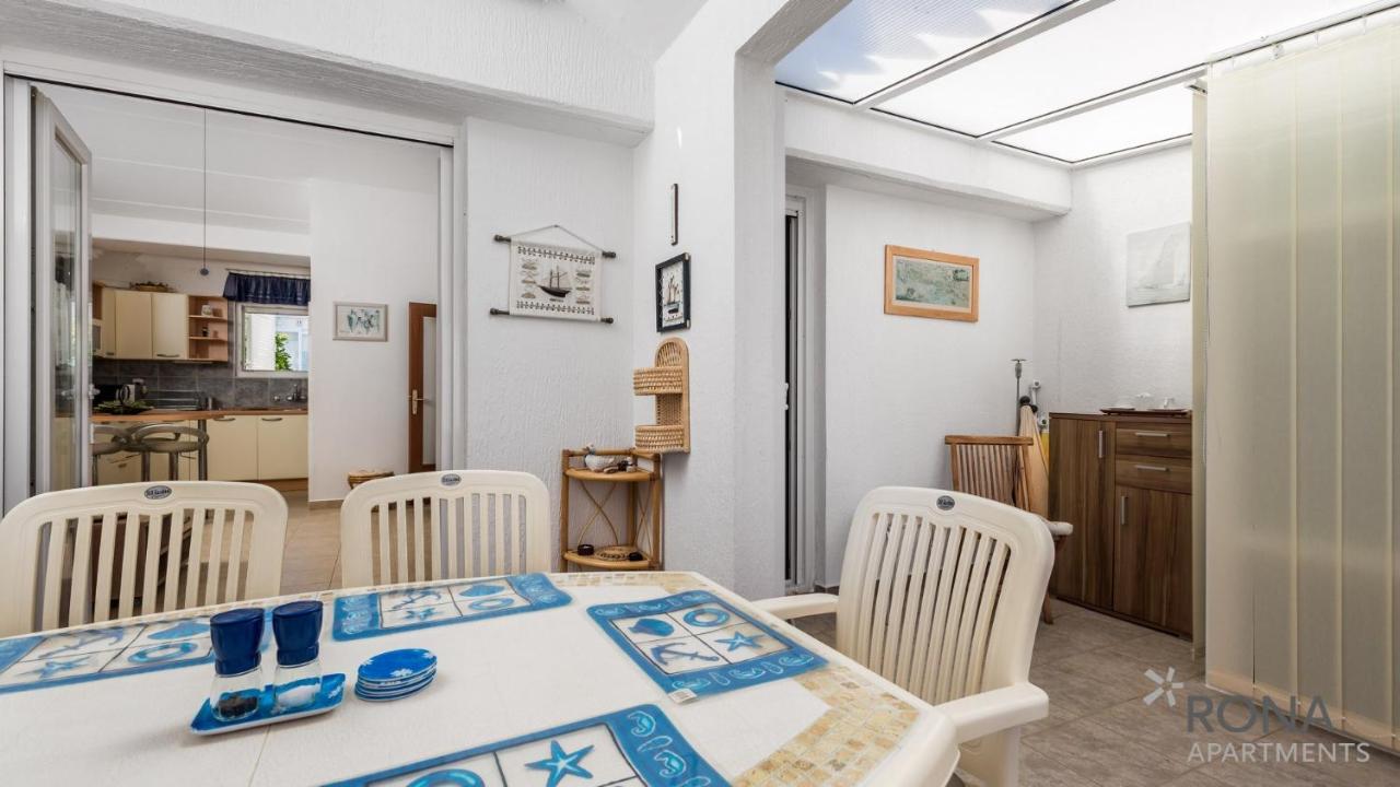 Rona Apartment Aurora Novalja Extérieur photo