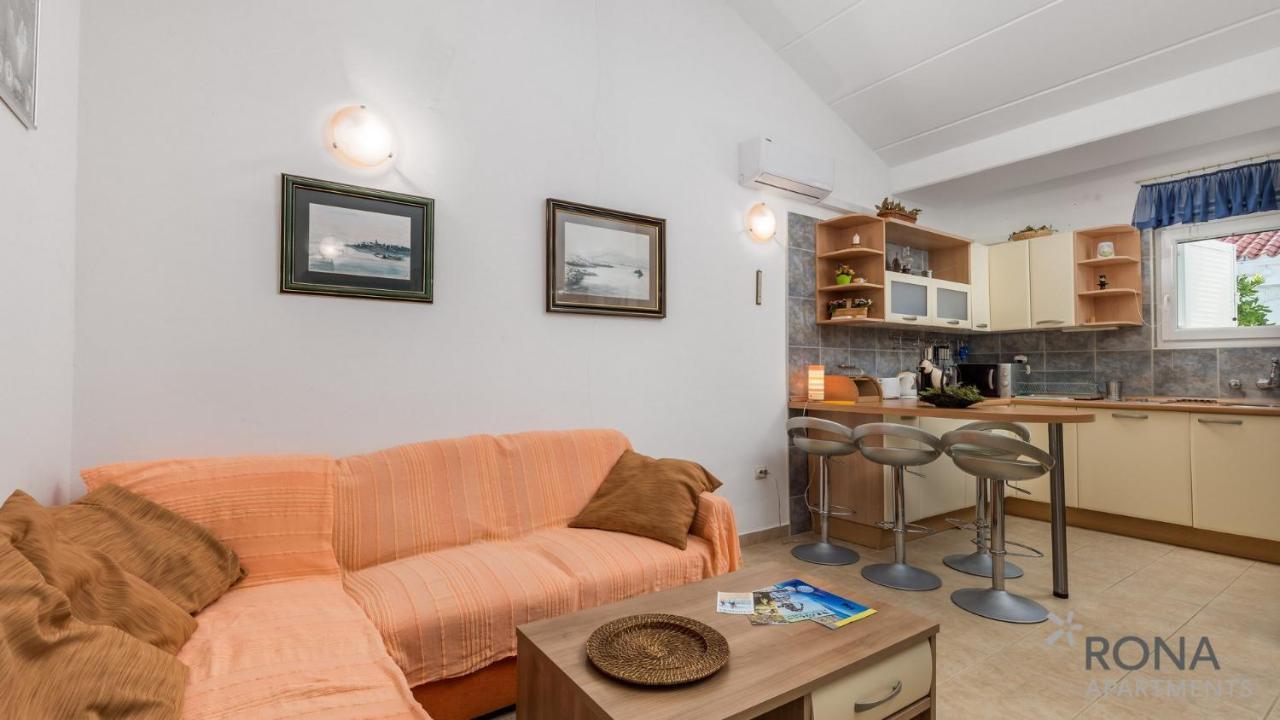 Rona Apartment Aurora Novalja Extérieur photo